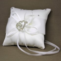 Pude til Ringene i Satin med Hjerter i Sten