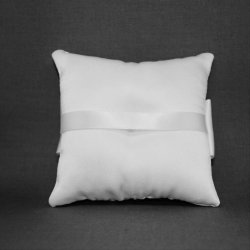 Pude til Ringene i Satin med Hjerter i Sten