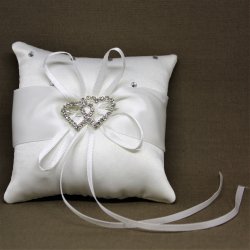 Pude til Ringene i Satin med Hjerter i Sten