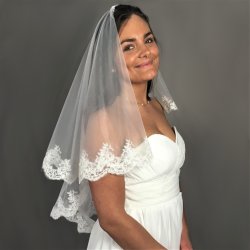 Brudeslr med bred blondekant