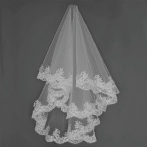 Brudeslr med bred blondekant